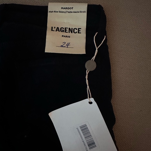Brand new L’AGENCE velvet jeans. Tag is on. Size 24 - Picture 6 of 6